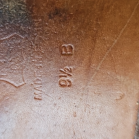 Paul Mayer white leather slip on sandles. 9.5 B. Made in Spain. - Picture 6 of 7